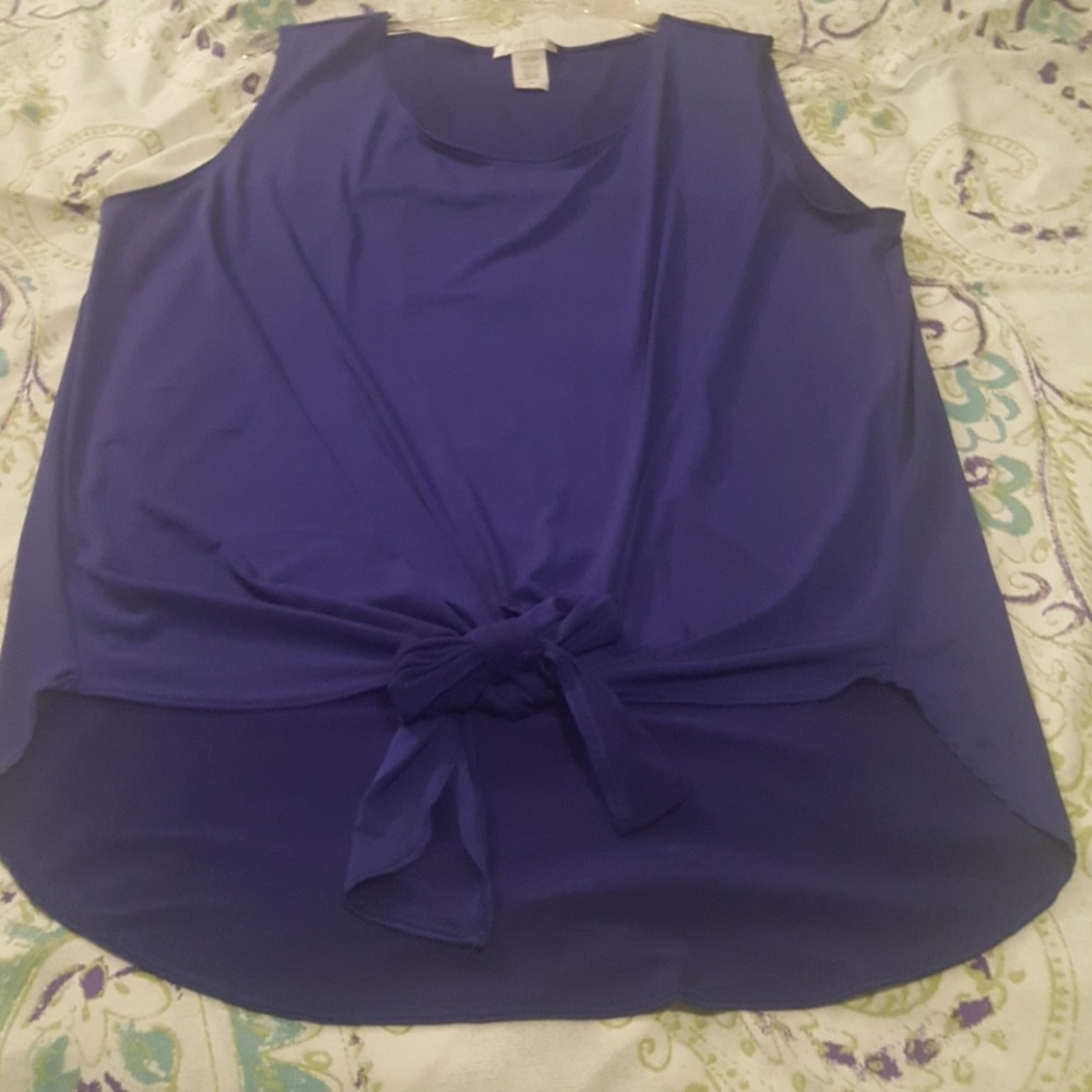 NWOT Sleeveless Front Tie Blouse
